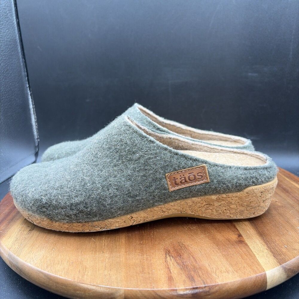 Taos Woolery Clog Womens Size 6 Slippers Green Wool Cork Rubber Shoes